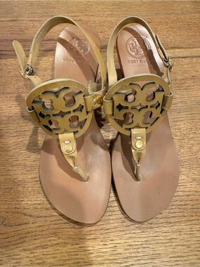 Tory Burch Miller Logo Thong Sandal Kitten Heel Size 6